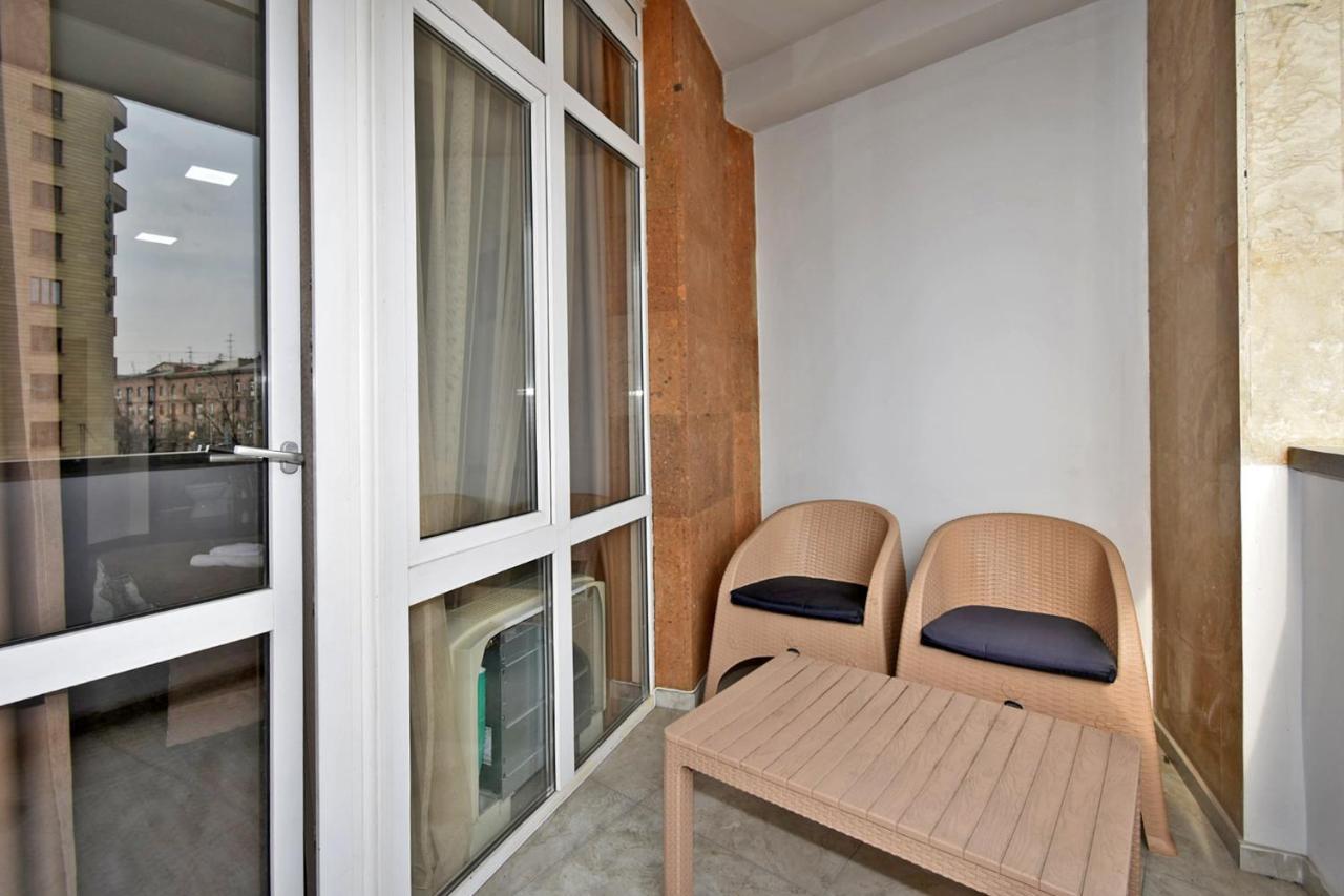 Panorama Hotel On Baghramyan Avenue Yerevan Exterior photo
