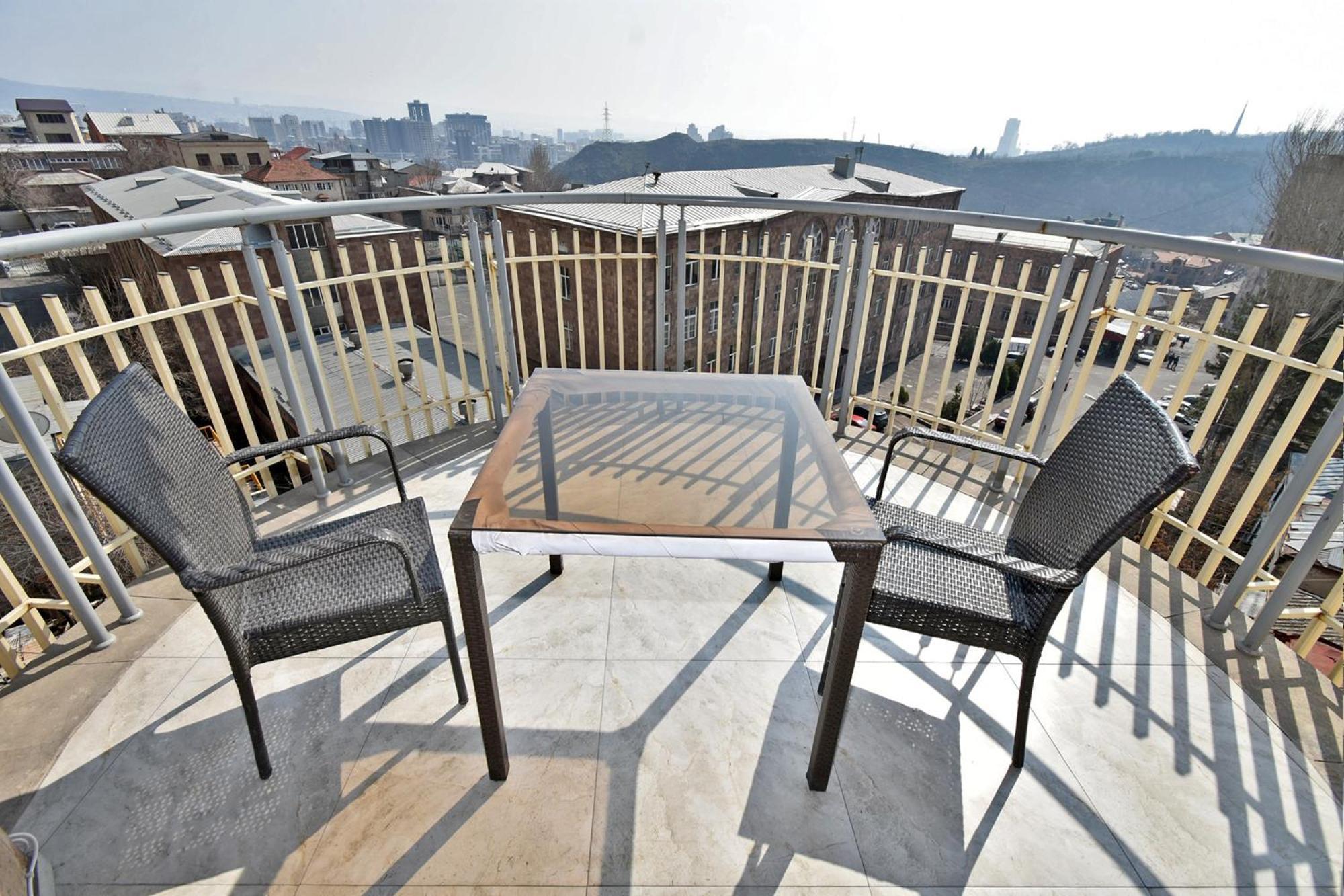 Panorama Hotel On Baghramyan Avenue Yerevan Exterior photo